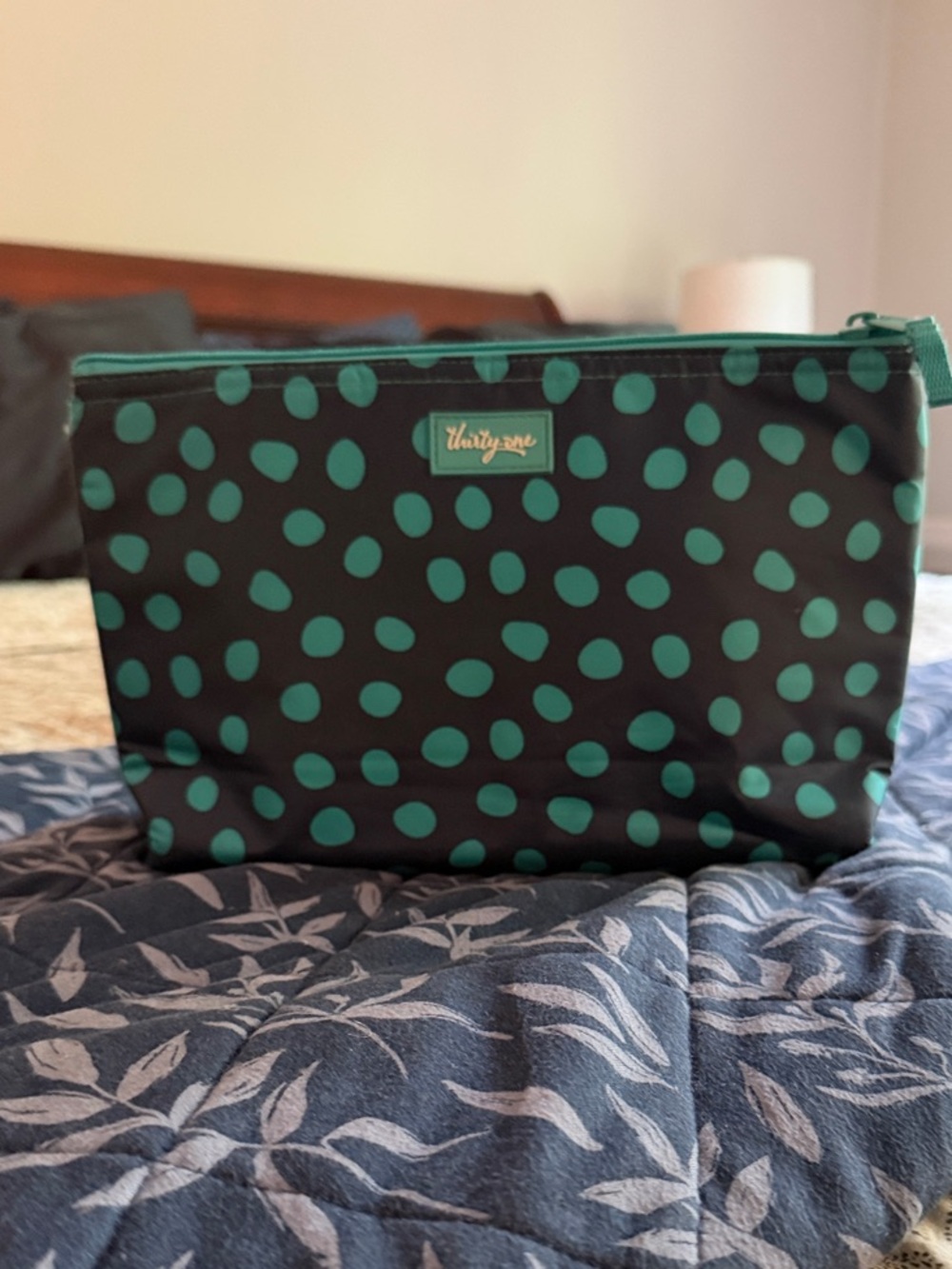 Thirty-one Navy Cosmetic Pouch with Teal Polka Dots —insulated